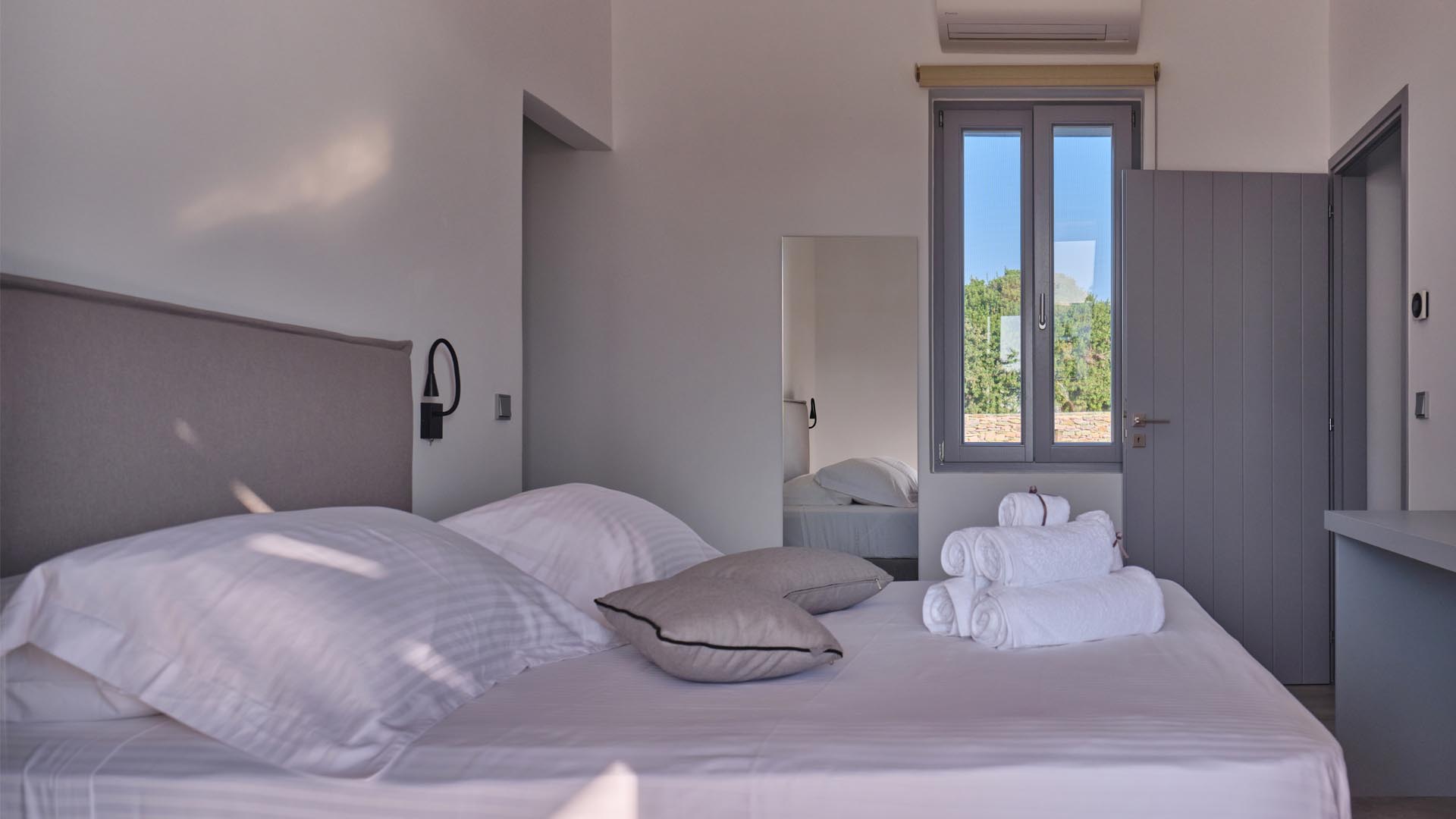 Bedroom 1 Ouranos